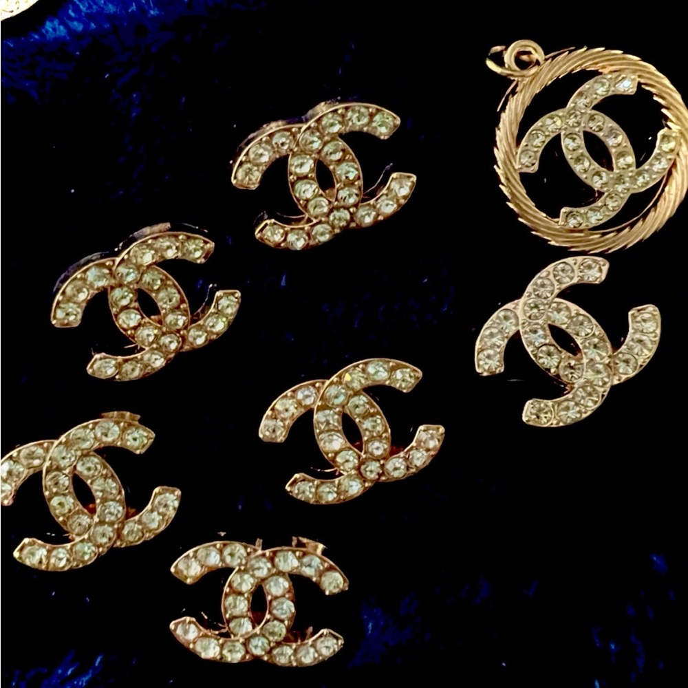Cc-(set of 6) 19mm-Logo shape gold-metal/ faux crystal embellishment/shanked/👀😉 - Picture 9 of 9